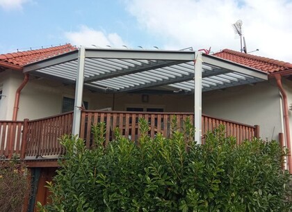 Bioklimatická ocelová pergola šestihranného tvaru 01