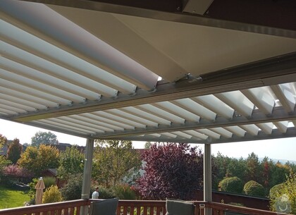 Bioklimatická ocelová pergola šestihranného tvaru 08